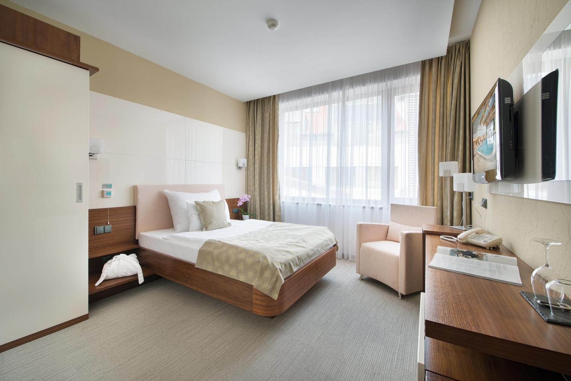 Wellness Hotel Diamant Глубока-над-Влтавою Екстер'єр фото