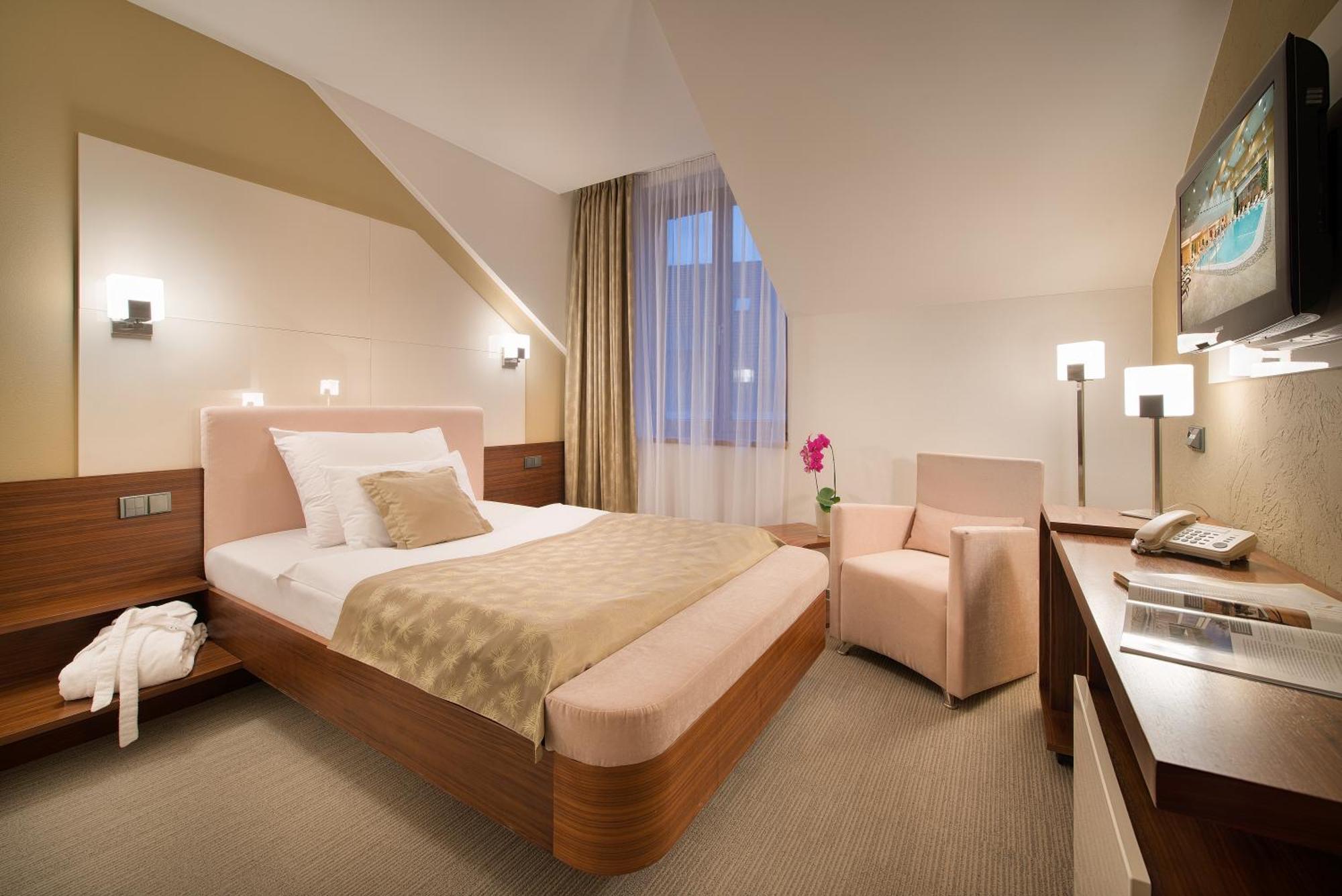 Wellness Hotel Diamant Глубока-над-Влтавою Екстер'єр фото