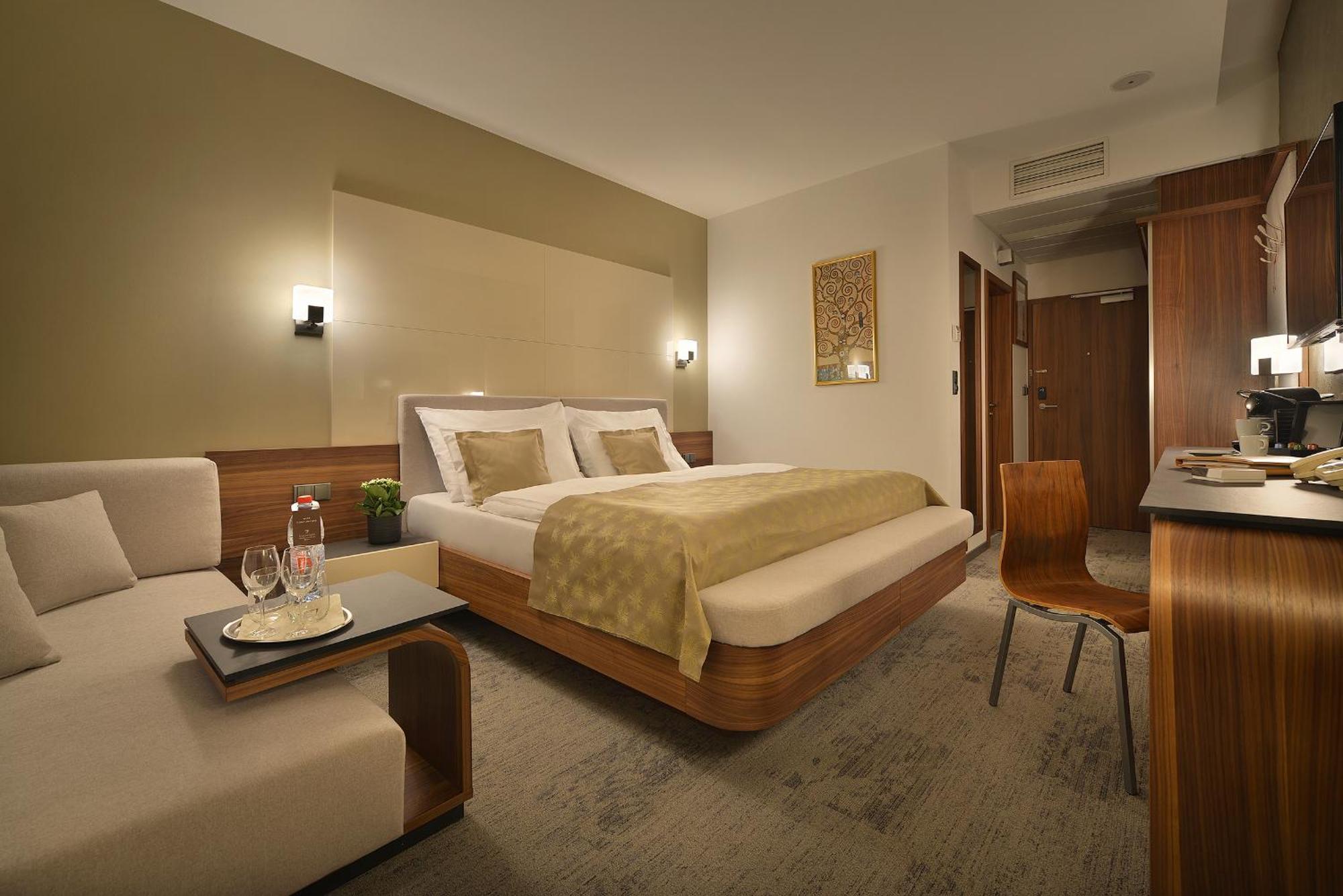 Wellness Hotel Diamant Глубока-над-Влтавою Екстер'єр фото
