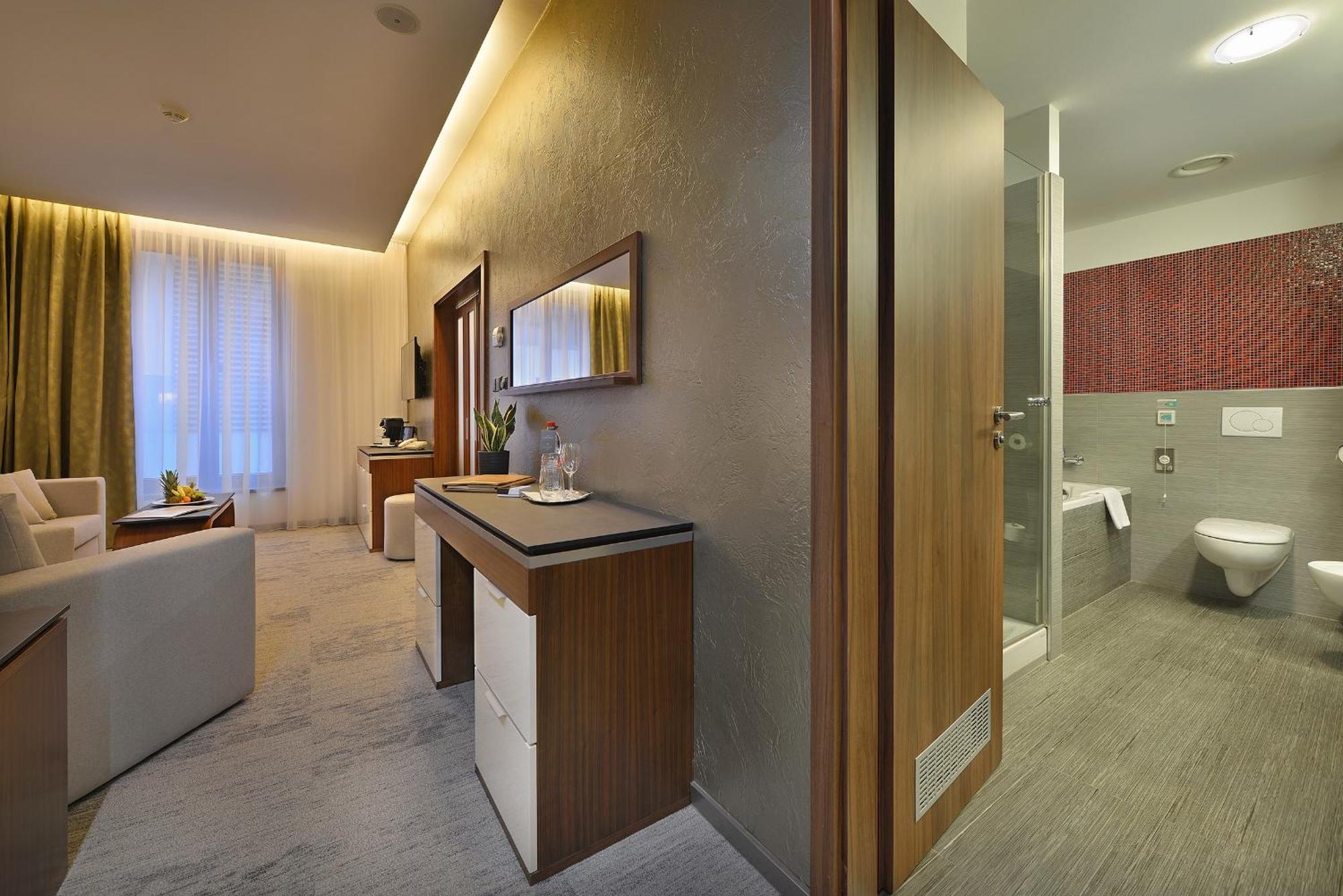 Wellness Hotel Diamant Глубока-над-Влтавою Екстер'єр фото