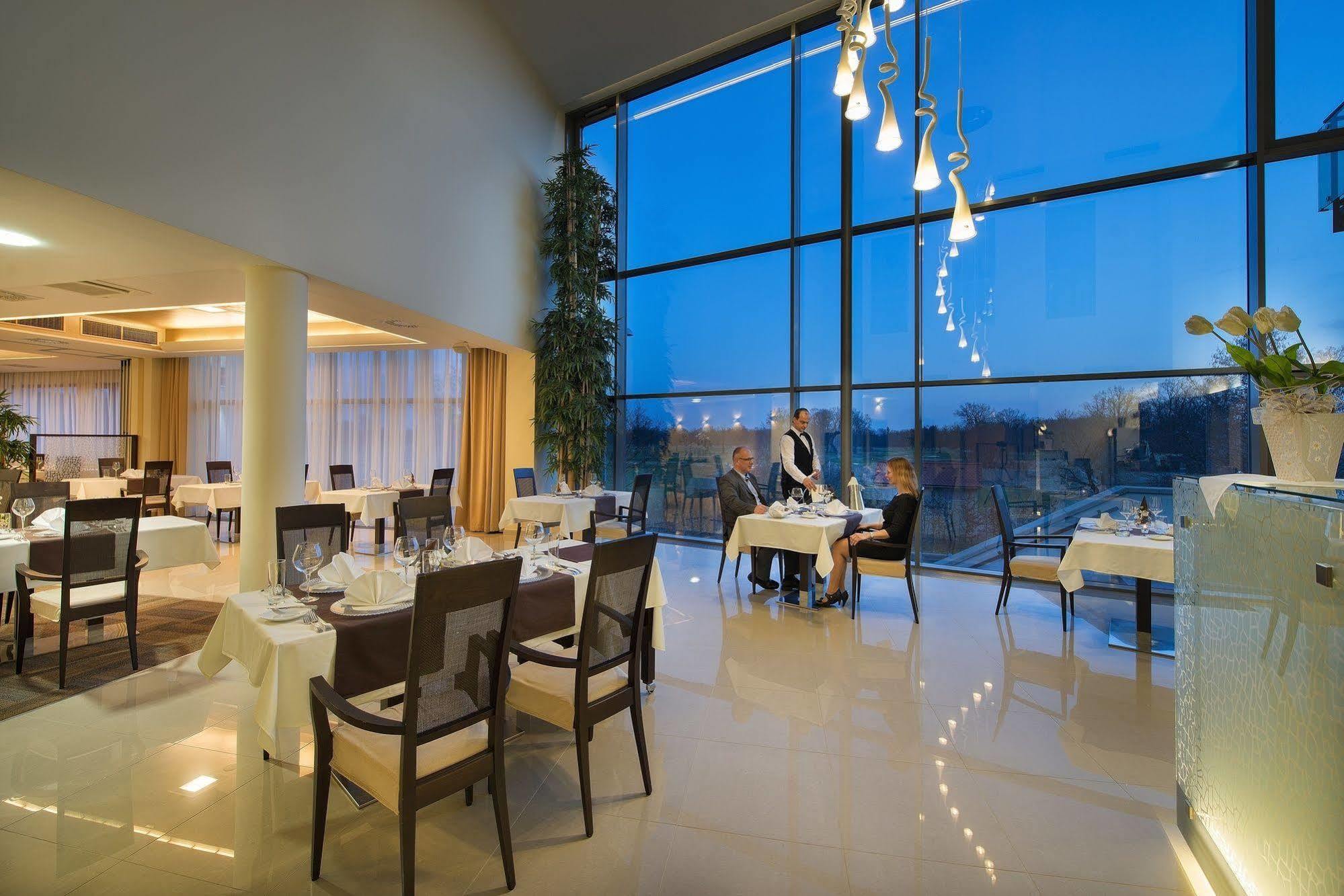Wellness Hotel Diamant Глубока-над-Влтавою Екстер'єр фото